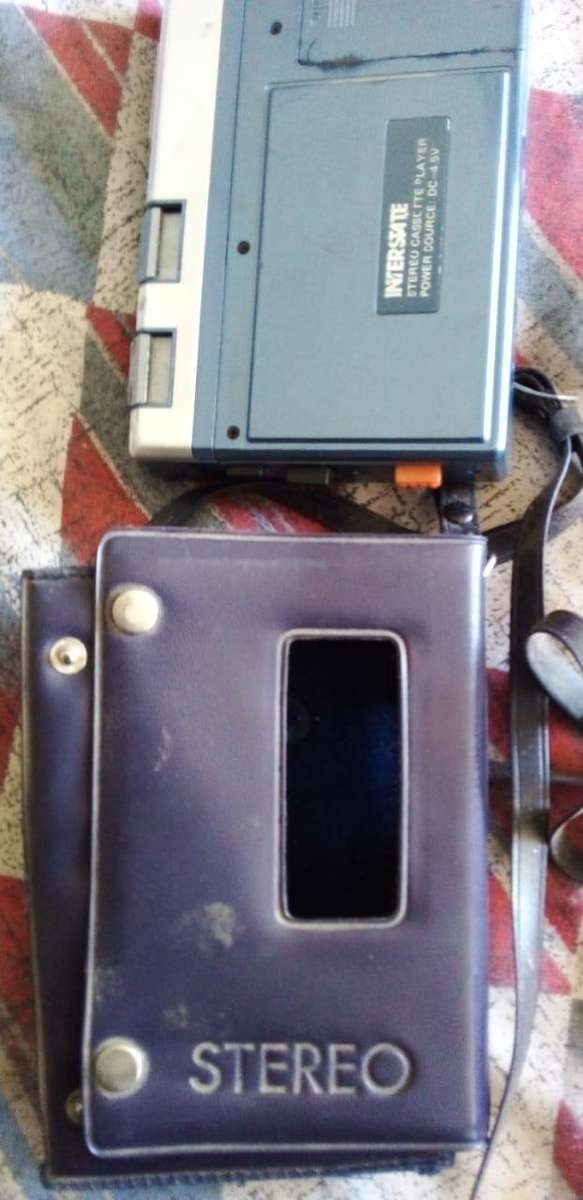OLD WALKMAN AS PER IMAGE.COLLECTORS ITEM.