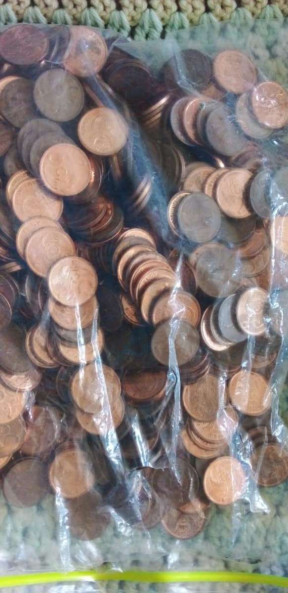 BAG WITH 780 UNCIRCULATED AND CIRCULATED OLD 5C COINS AS PER IMAGE.