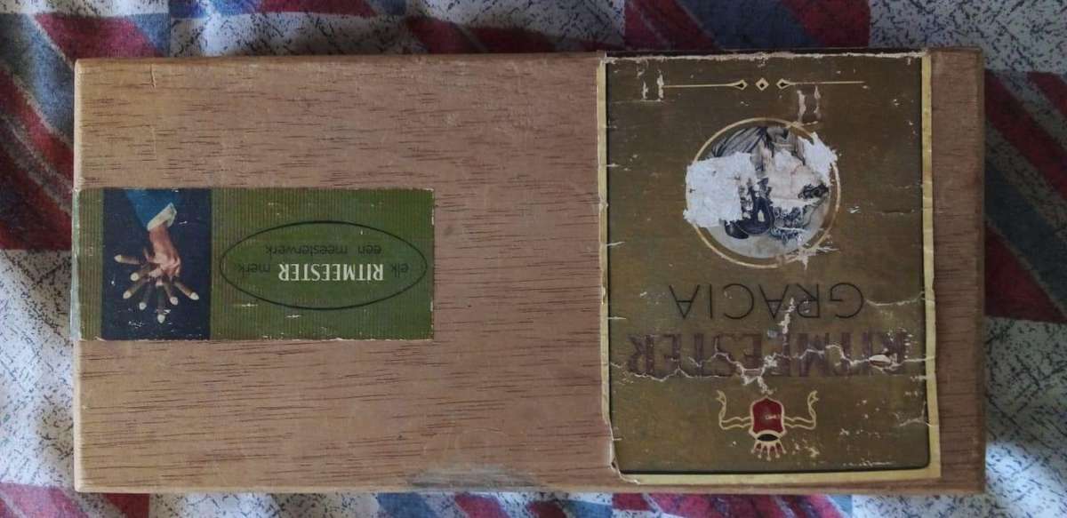 OLD RITMEESTER WOODEN CIGAR BOX AS PER IMAGE.