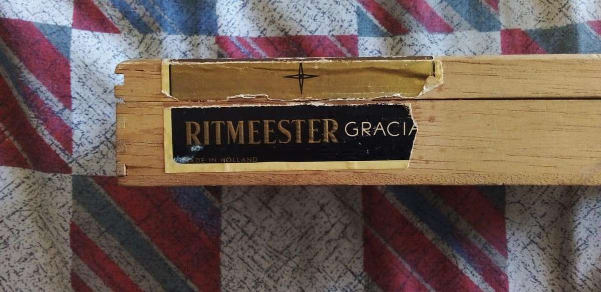 OLD RITMEESTER WOODEN CIGAR BOX AS PER IMAGE.