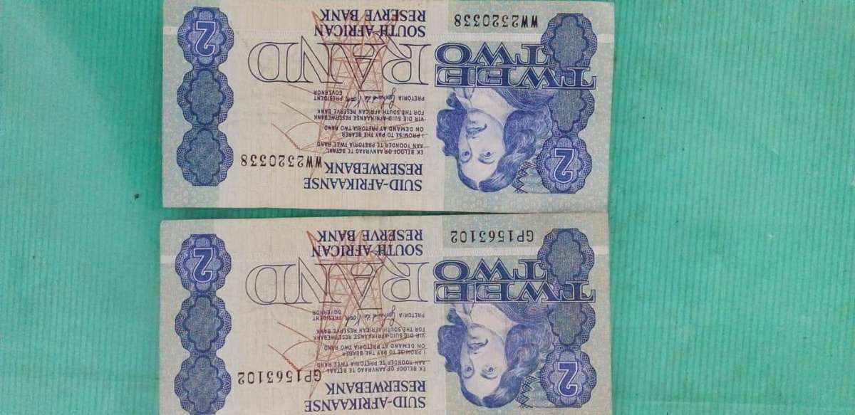 TWO OLD RSA TWO RAND NOTES as per image.