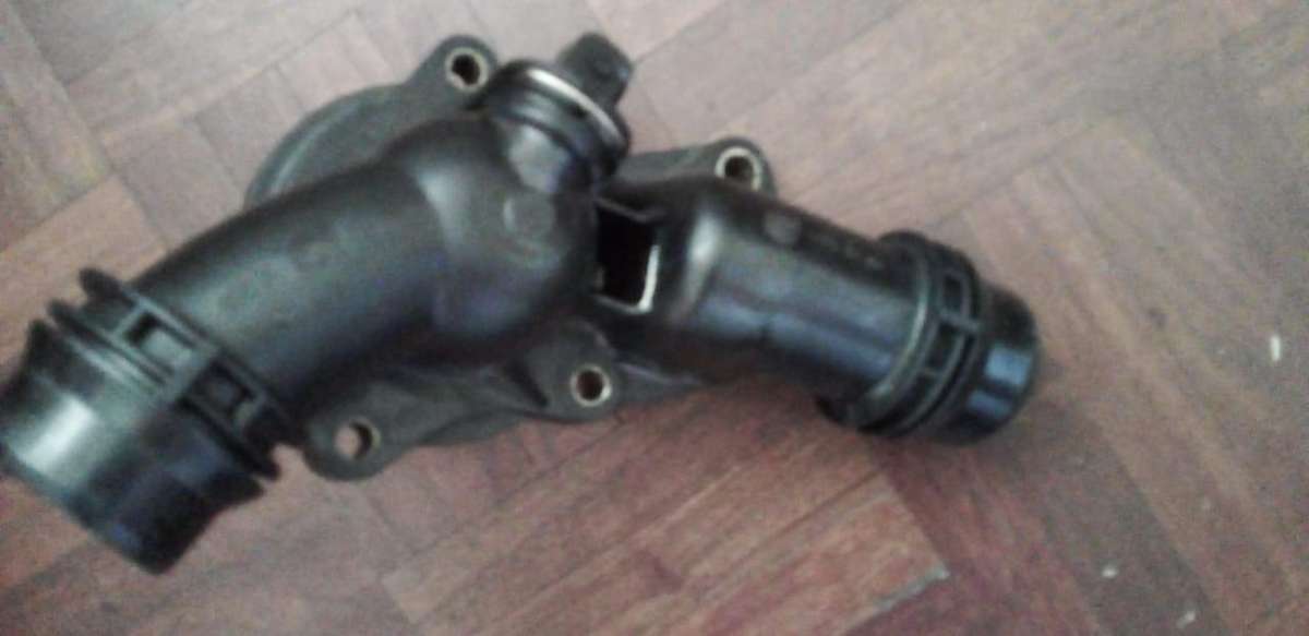 BMW THERMOSTAT HOUSING.E46