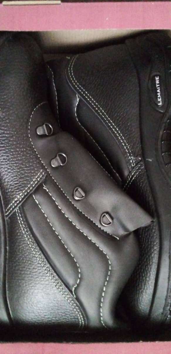 SAFETY BOOTS SIZE .10.