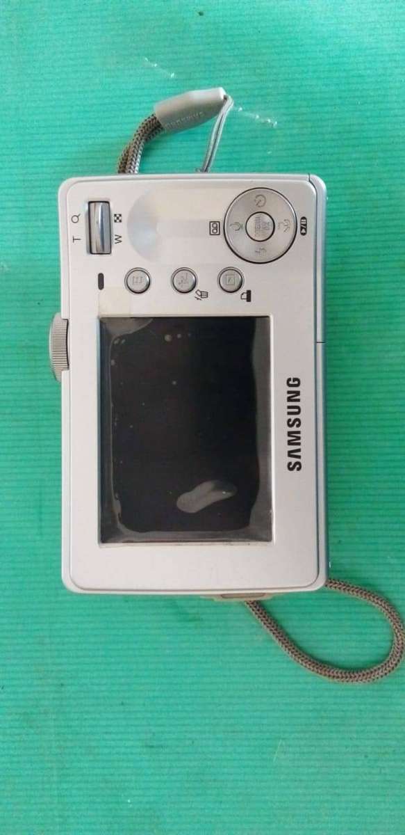 SAMSUNG S750 DIGITAL CAMERA