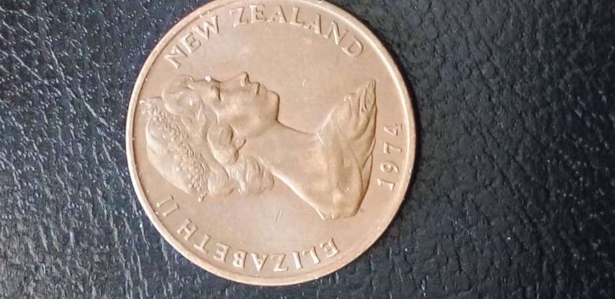 NEW ZEALAND 1974 TWO CENT COIN.as per image.