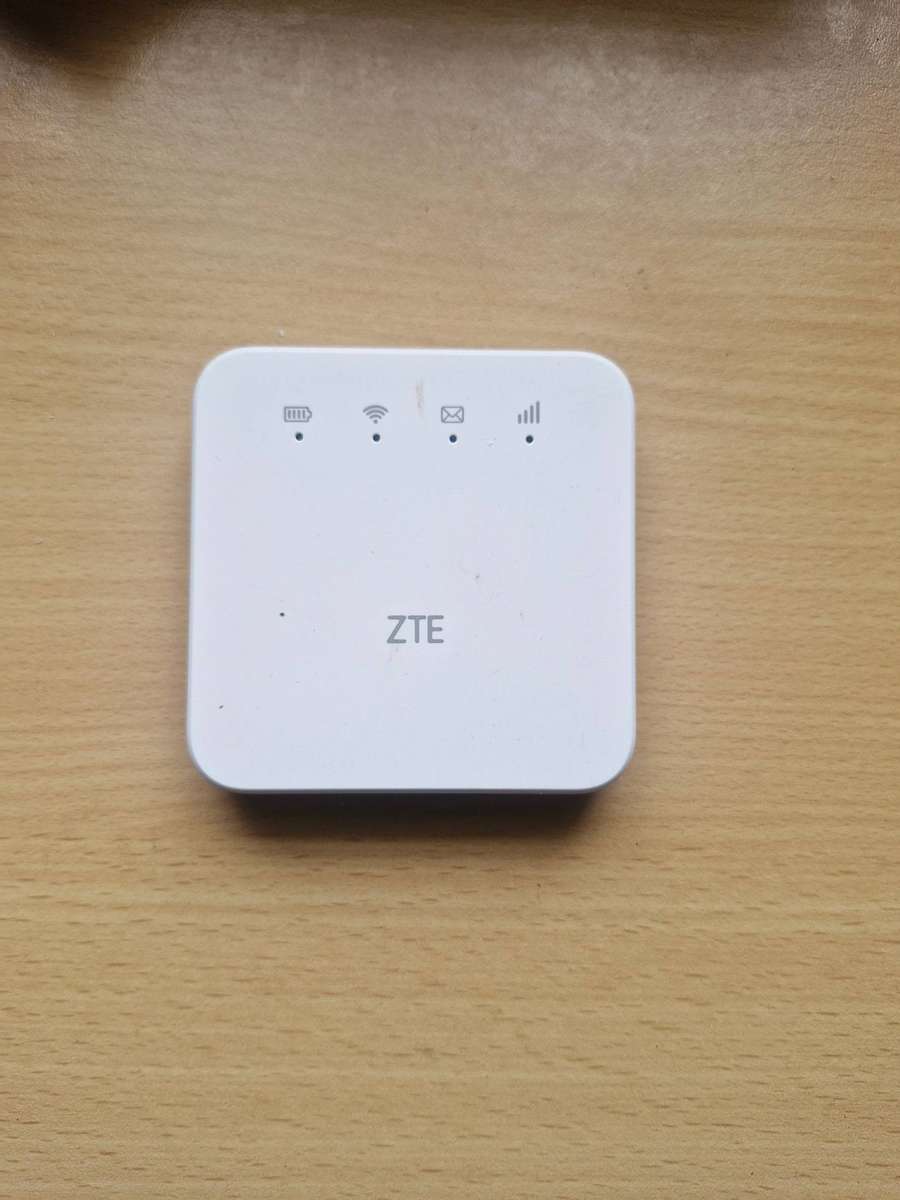 ZTE Router  Powers On, SIM Tray Fault (For Repair/Parts)