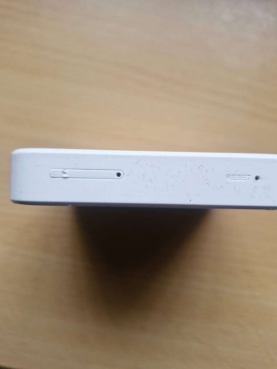 ZTE Router  Powers On, SIM Tray Fault (For Repair/Parts)