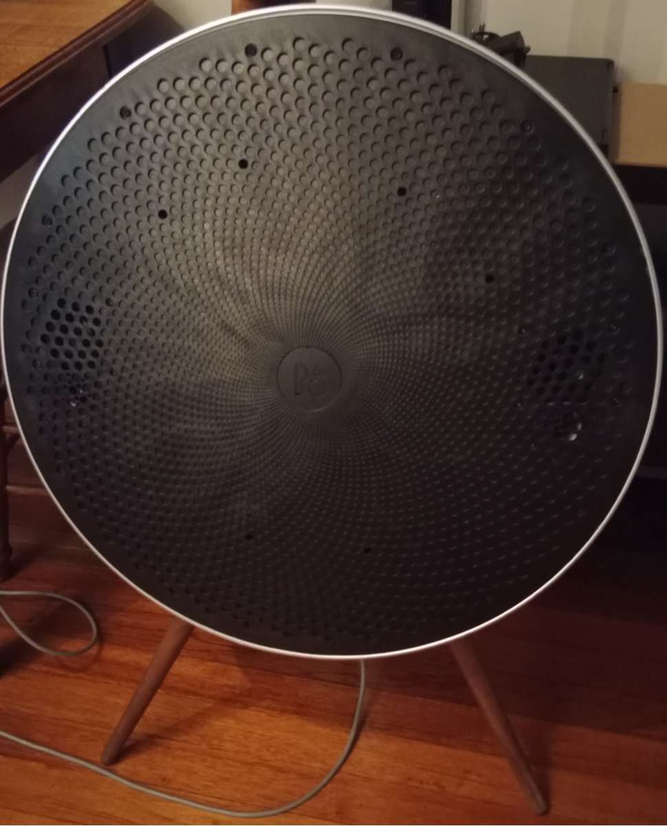 Bang & Olufsen BeoPlay A9 1st Gen like new. Rare 1st Gen