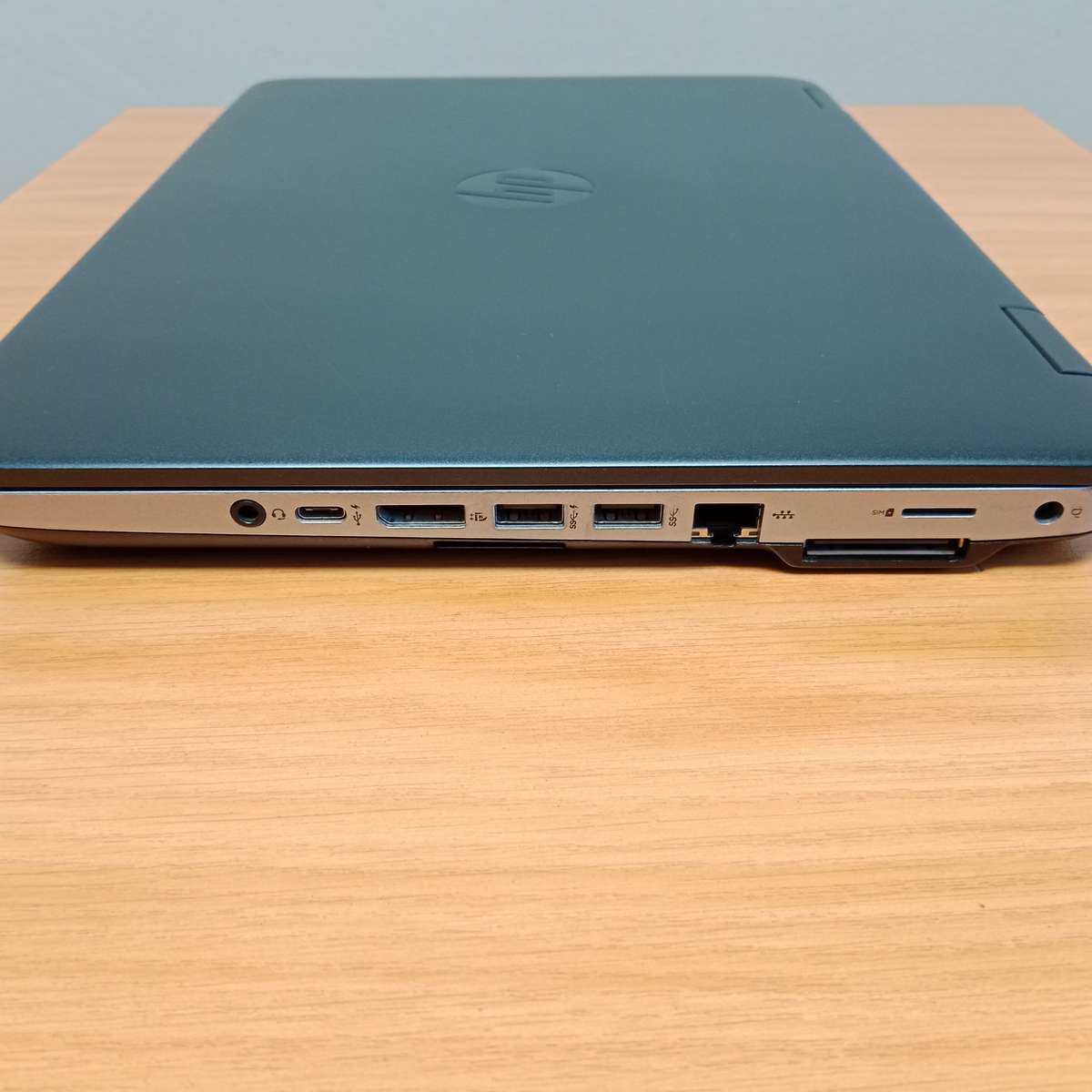 HP Probook 640 G2 Intel-i5 6th Gen 250GB SSD 16GB Ram and OEM HP Slimline Dock with New OEM Battery