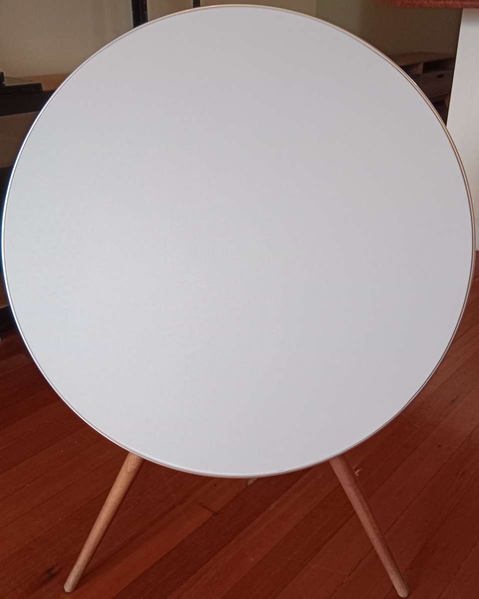 Bang & Olufsen BeoPlay A9 1st Gen like new. Rare 1st Gen