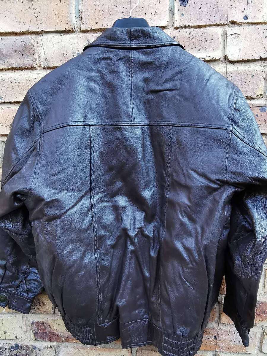 Vintage darkbrown genuine topgrain leather bomber jacket with lapel collar,