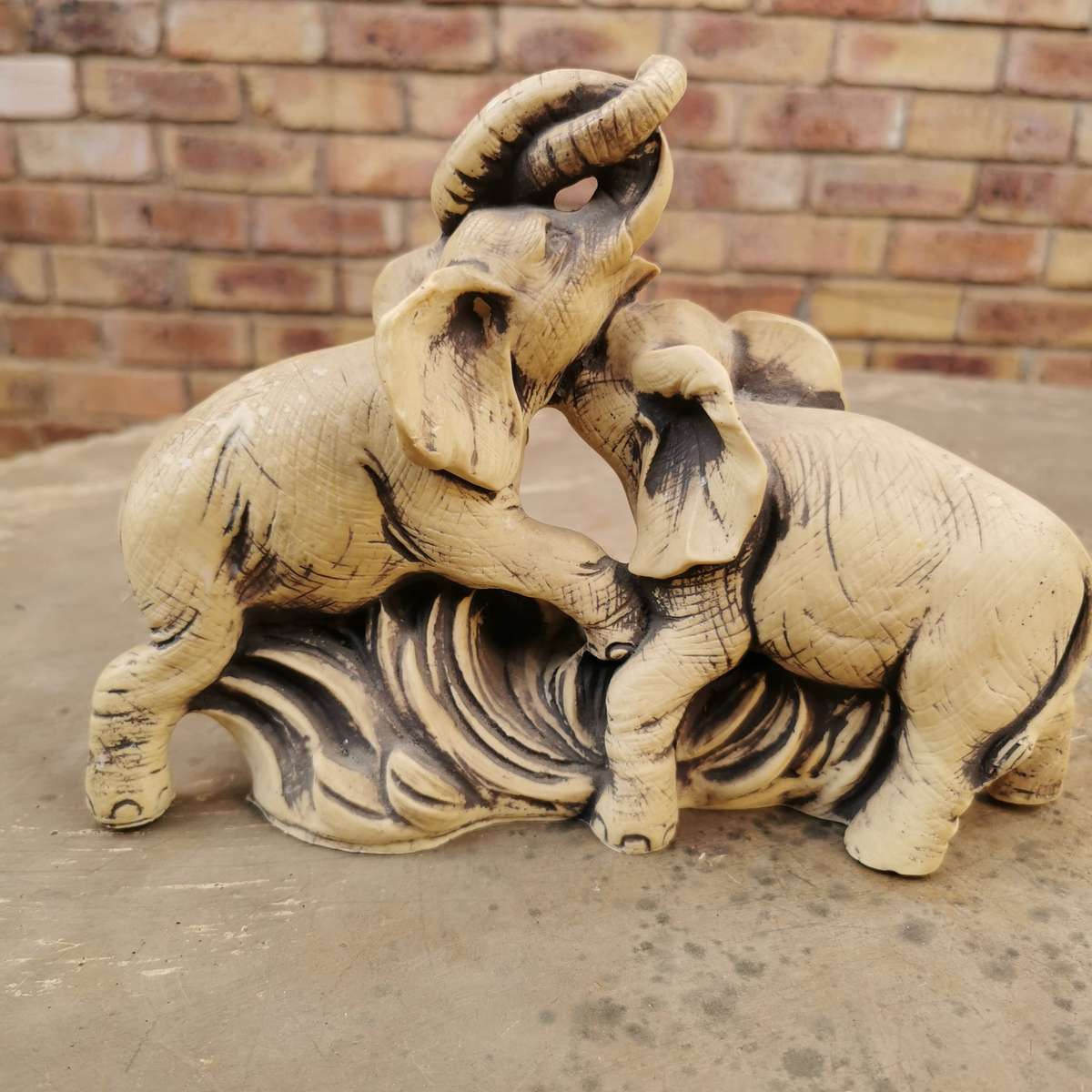 Ornament of two elephants