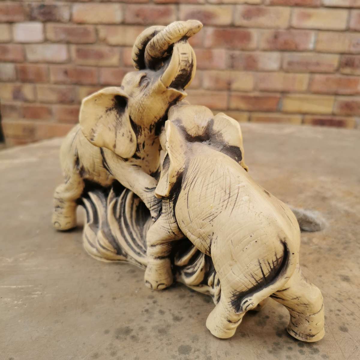 Ornament of two elephants