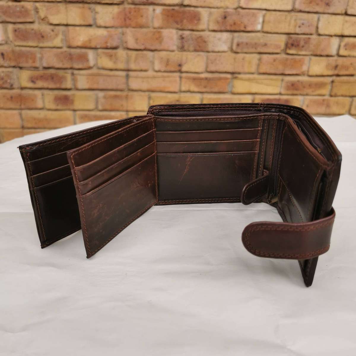 Men's Genuine Leather Bi-fold Wallet