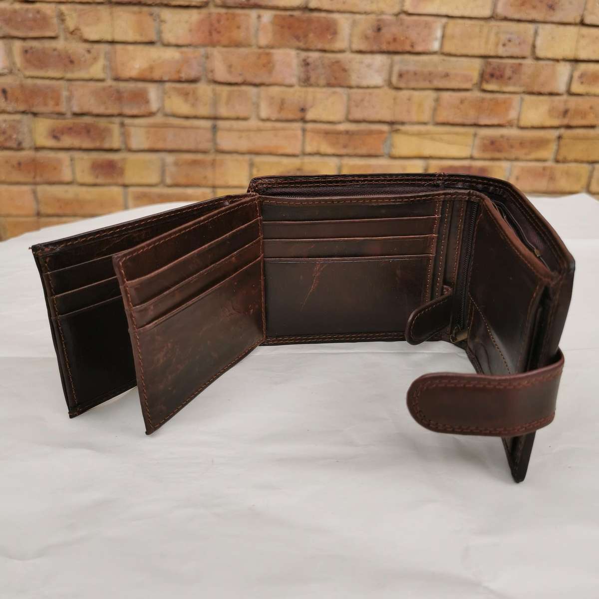 Men's Genuine Leather Bi-fold Wallet