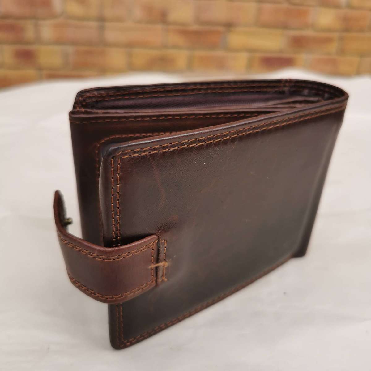 Men's Genuine Leather Bi-fold Wallet
