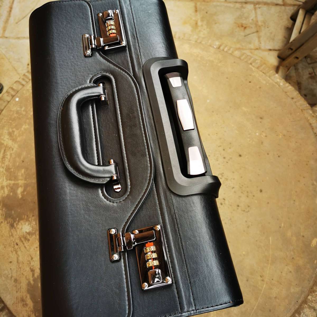 Laptop Pilot Case with 4 Wheels,only used once.