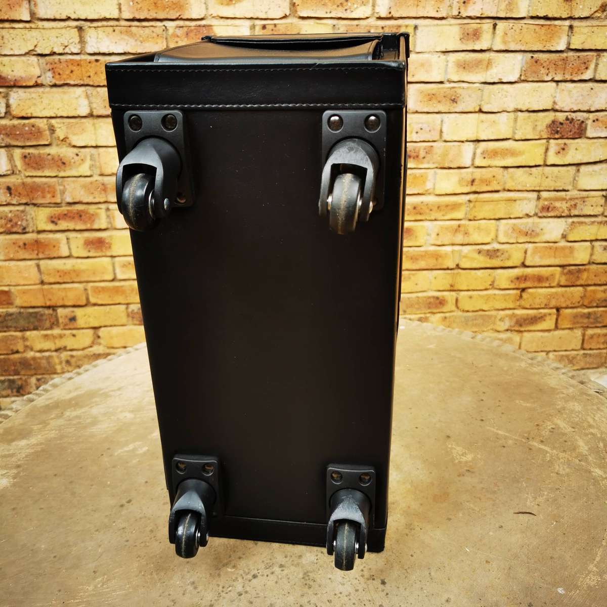 Laptop Pilot Case with 4 Wheels,only used once.