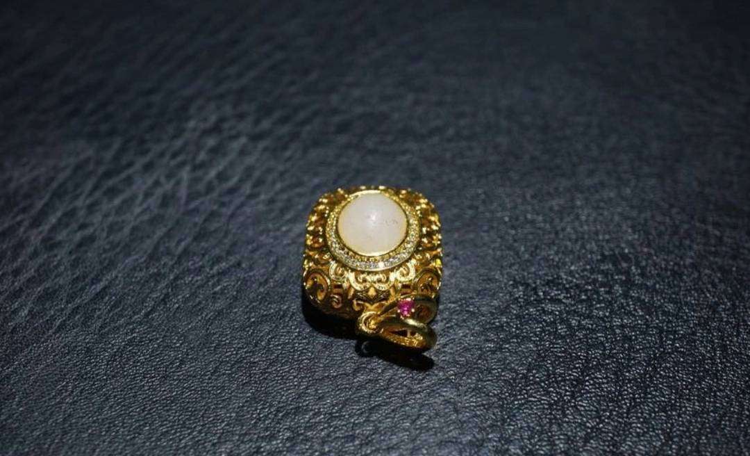 Antique Chinese Sachet Pendant with Old Hotan  White Jade.