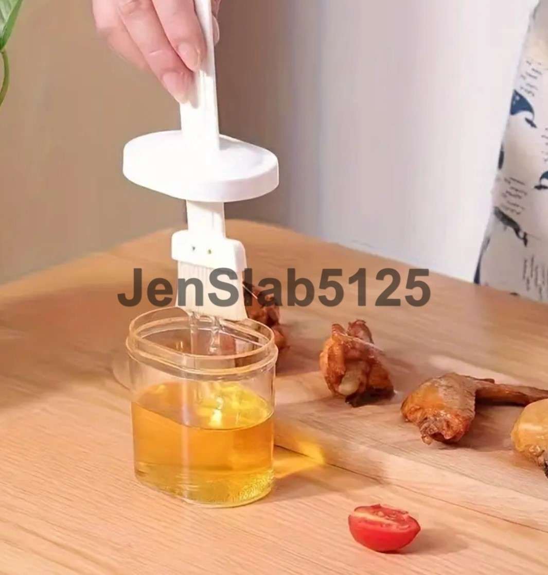 WHITE SILICONE AND PLASTIC OIL/BASTING BRUSH WITH CANISTER