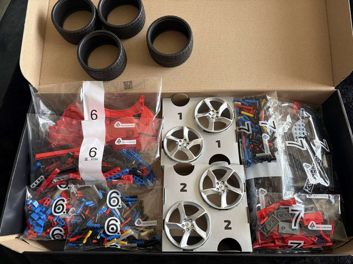 LEGO® Technic Ferrari Daytona SP3