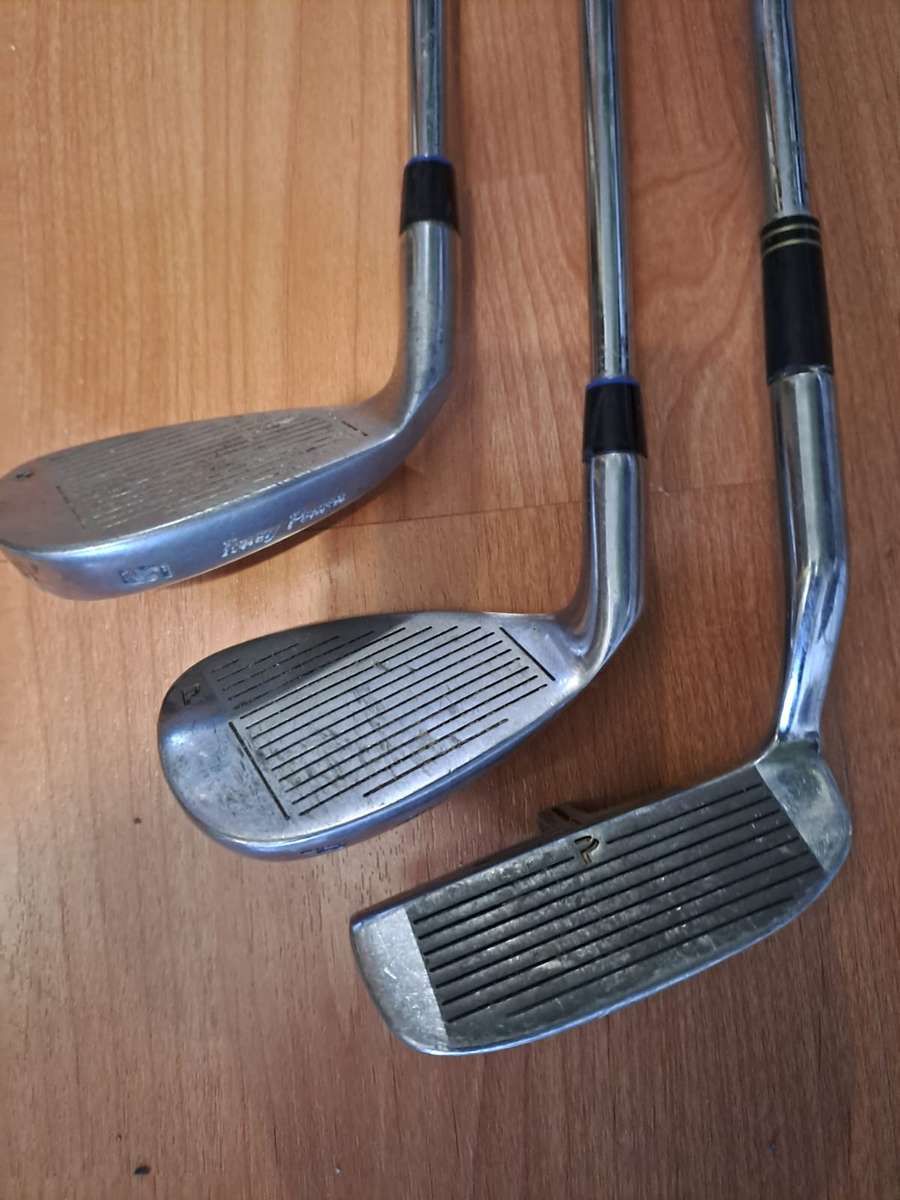 Toney Penna Zenith golf irons, 3 to 9 and sand pitching wedge plus Pro King chip and run, 2nd hand
