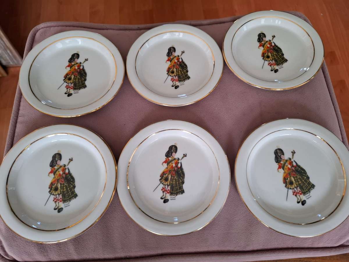 6 x Dewars White Label ceramic coasters (featuring "The Great Highlander)