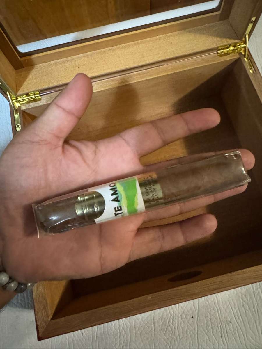 Cigar plus cigar box