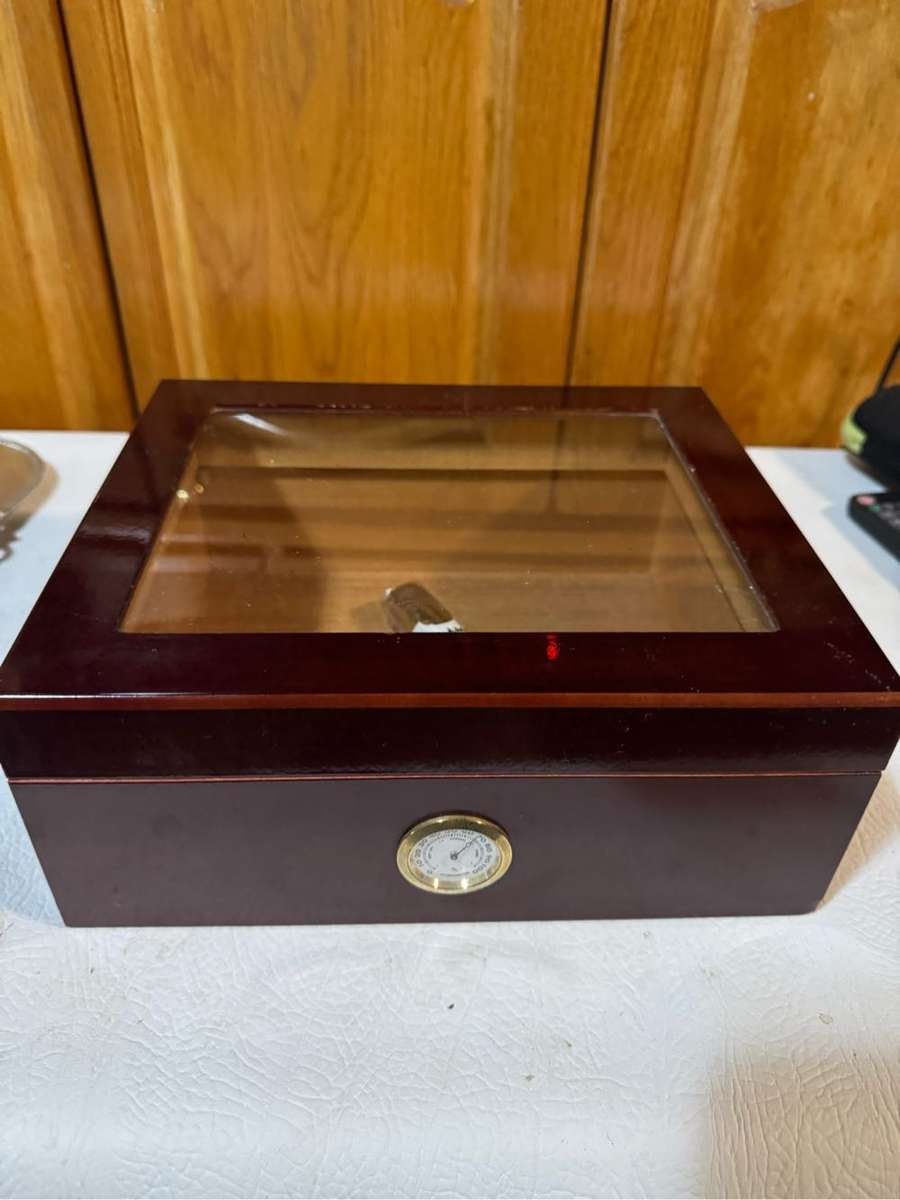 Cigar plus cigar box