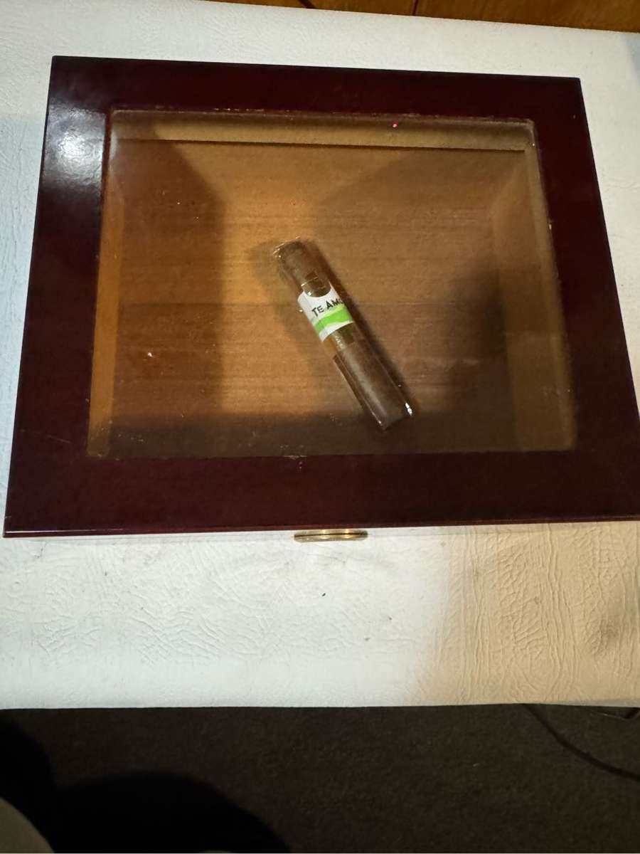 Cigar plus cigar box