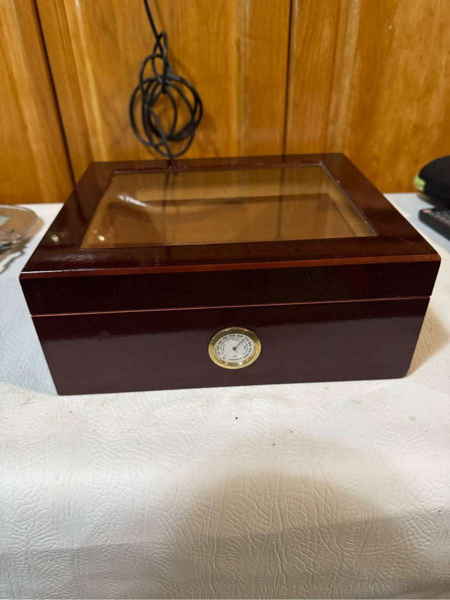 Cigar plus cigar box