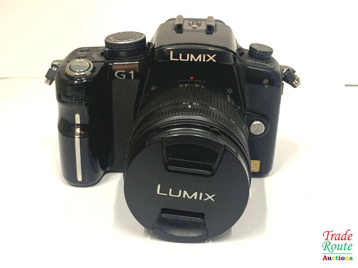 Panasonic Lumix DMC-G1 SLR-Style Digital Camera (Black) with 14-45mm Lens