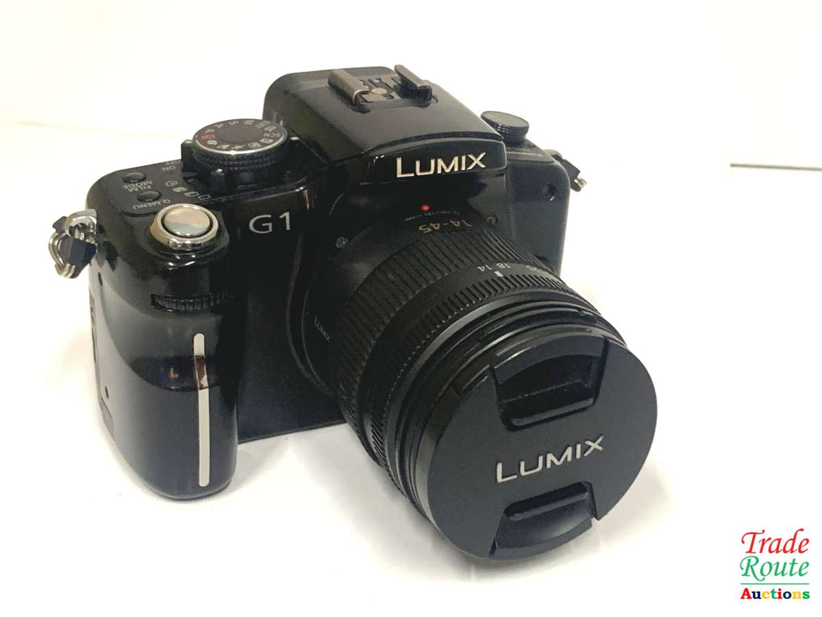 Panasonic Lumix DMC-G1 SLR-Style Digital Camera (Black) with 14-45mm Lens