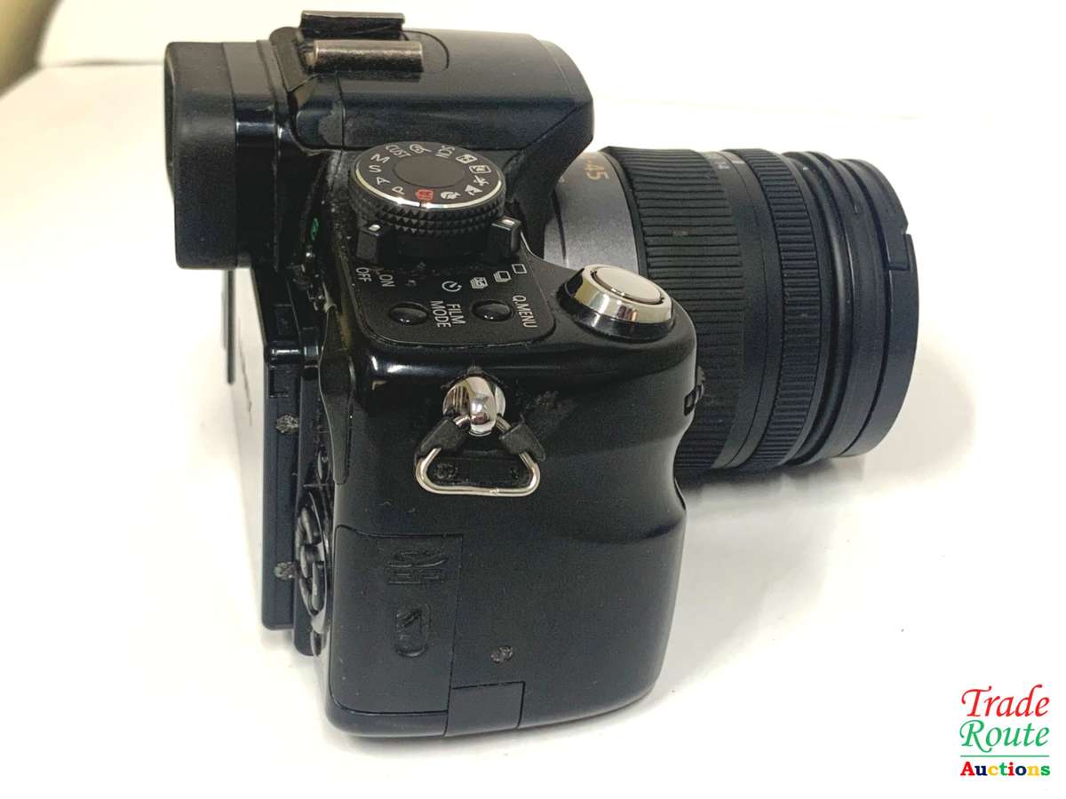 Panasonic Lumix DMC-G1 SLR-Style Digital Camera (Black) with 14-45mm Lens