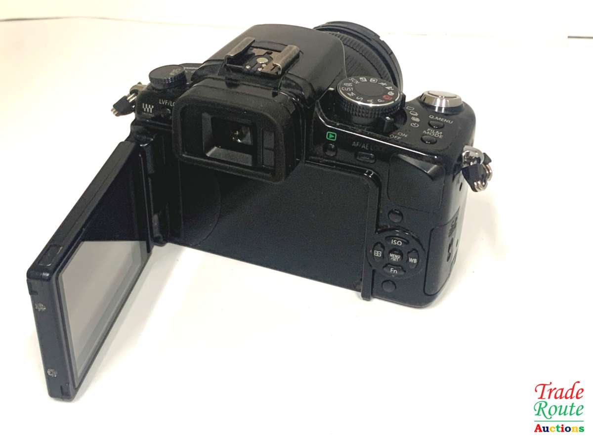 Panasonic Lumix DMC-G1 SLR-Style Digital Camera (Black) with 14-45mm Lens