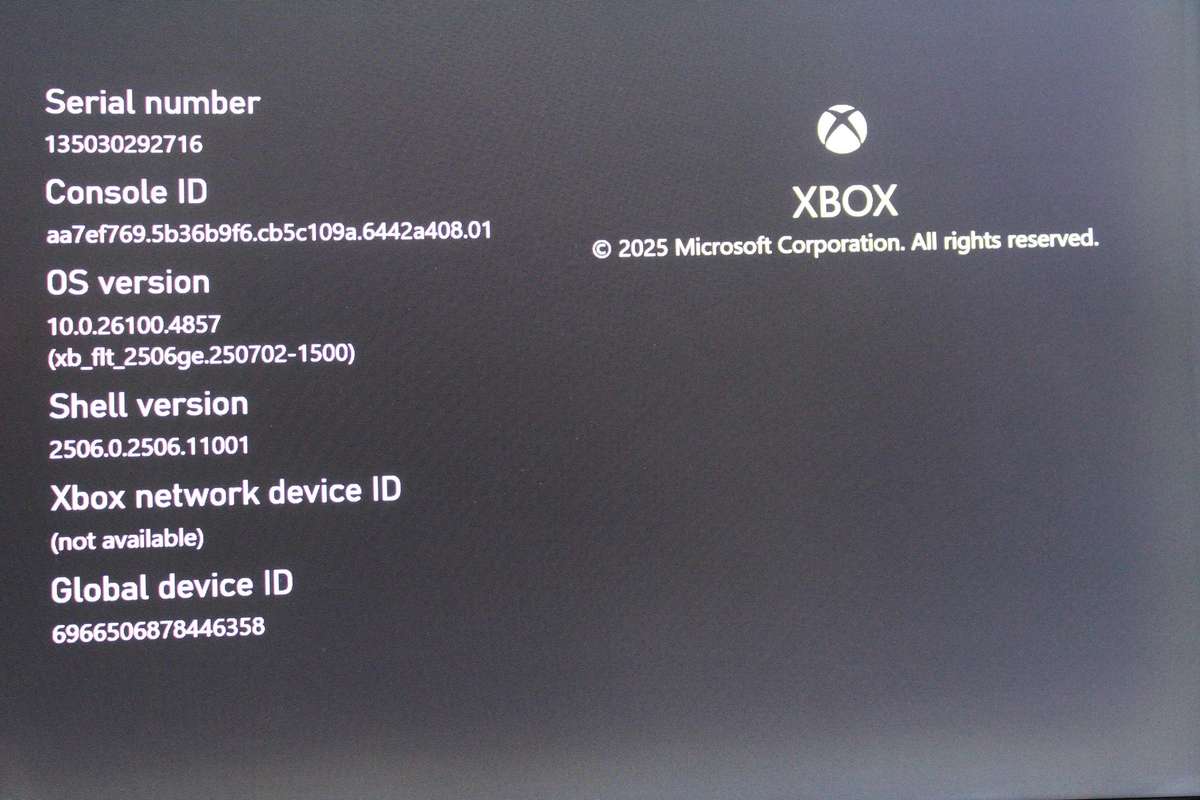 Xbox One S All-Digital Edition (WHITE) 1TB + 1 Controller (WHITE)