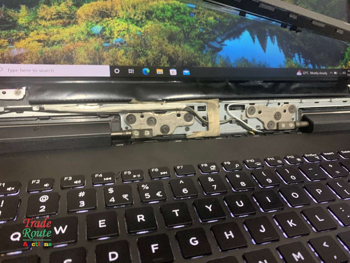 Dell Inspiron G5 15 5587 Gaming Laptop Core i7-8750H 16GB GTX 1050 Ti - Hinge / Screen mount Damaged