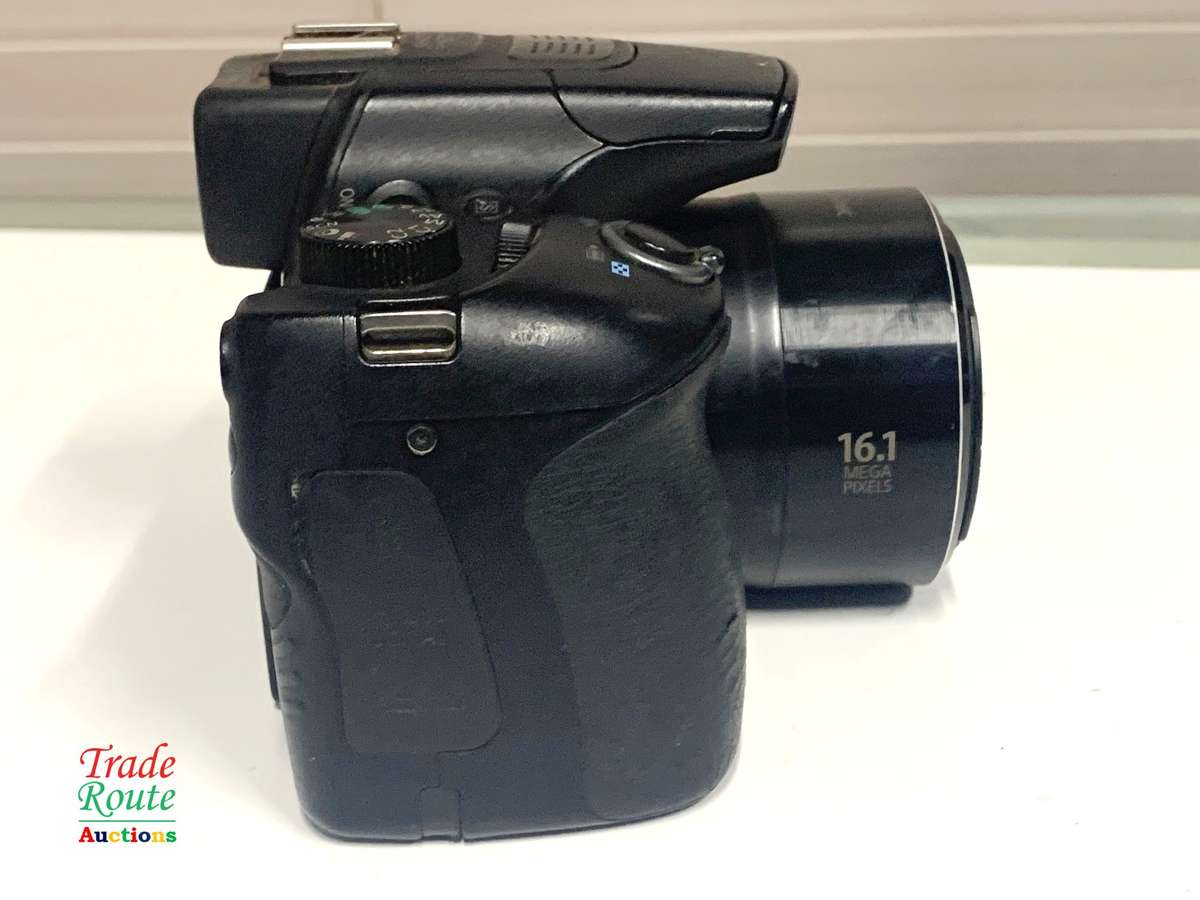 Canon Powershot SX60 HS 16.1MP Digital Camera 65x Optical Zoom Lens 3-inch LCD Tilt Screen (Black)