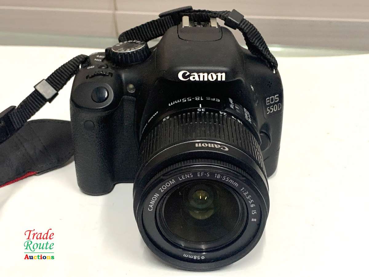 CANON 550D DIGITAL SLR CAMERA with Canon 18-55mm Lens Kit