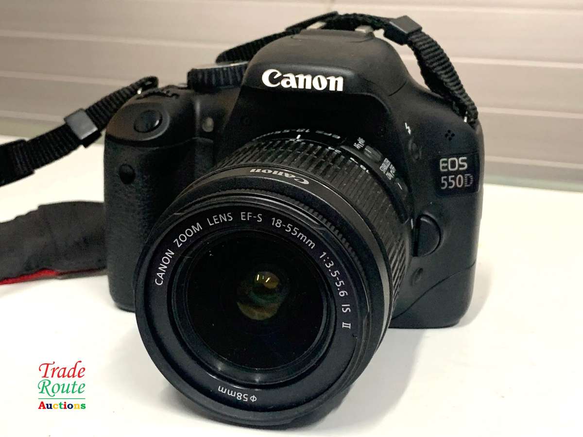 CANON 550D DIGITAL SLR CAMERA with Canon 18-55mm Lens Kit