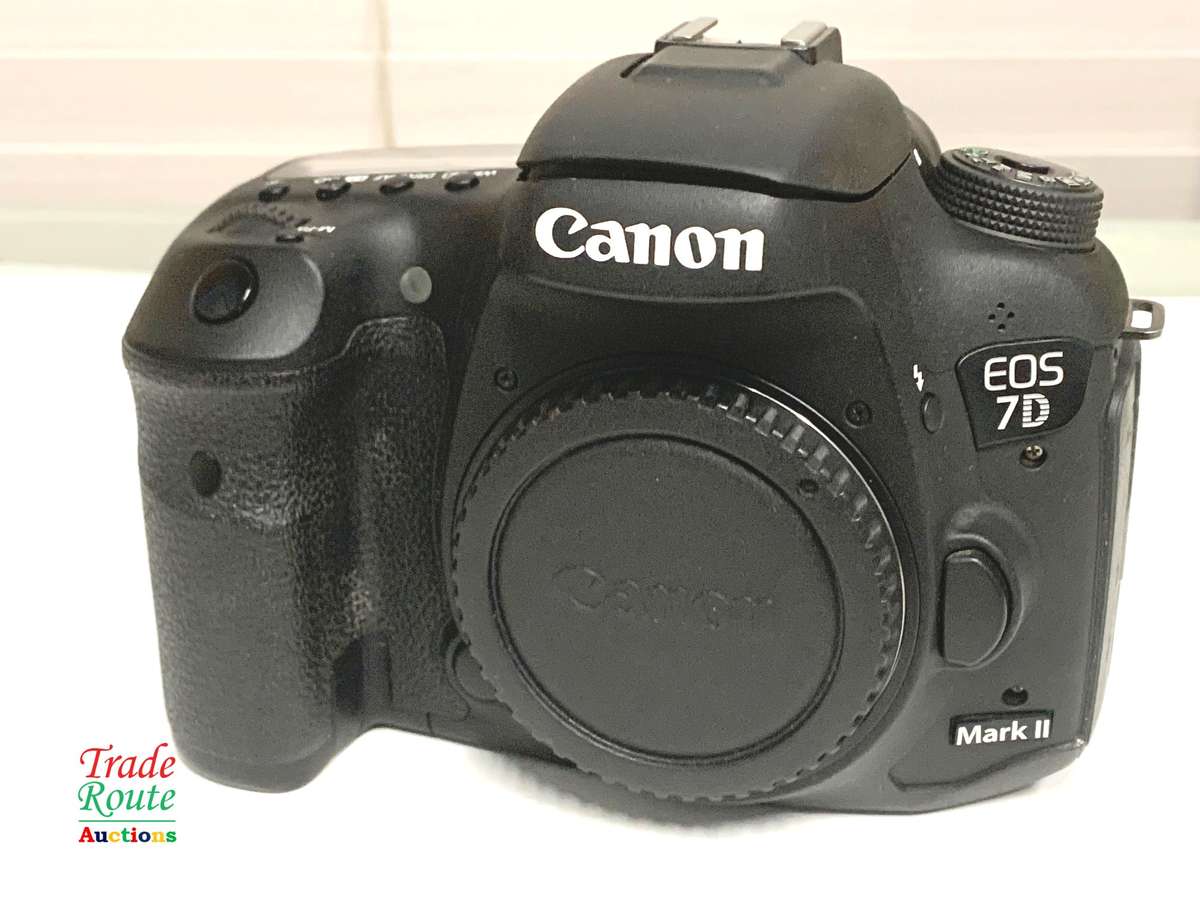 Canon EOS 7D Mark II DSLR Camera (Body only) 20.2 MP