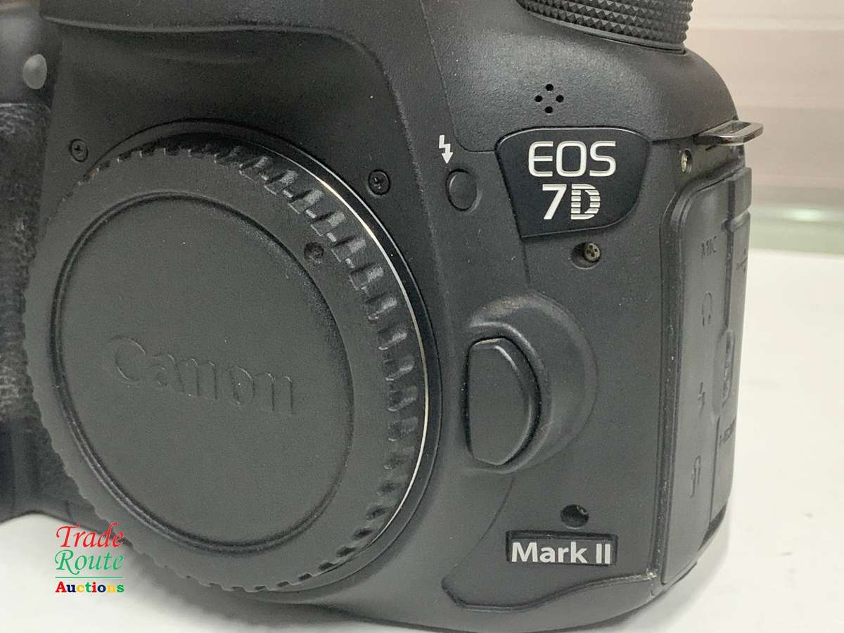 Canon EOS 7D Mark II DSLR Camera (Body only) 20.2 MP