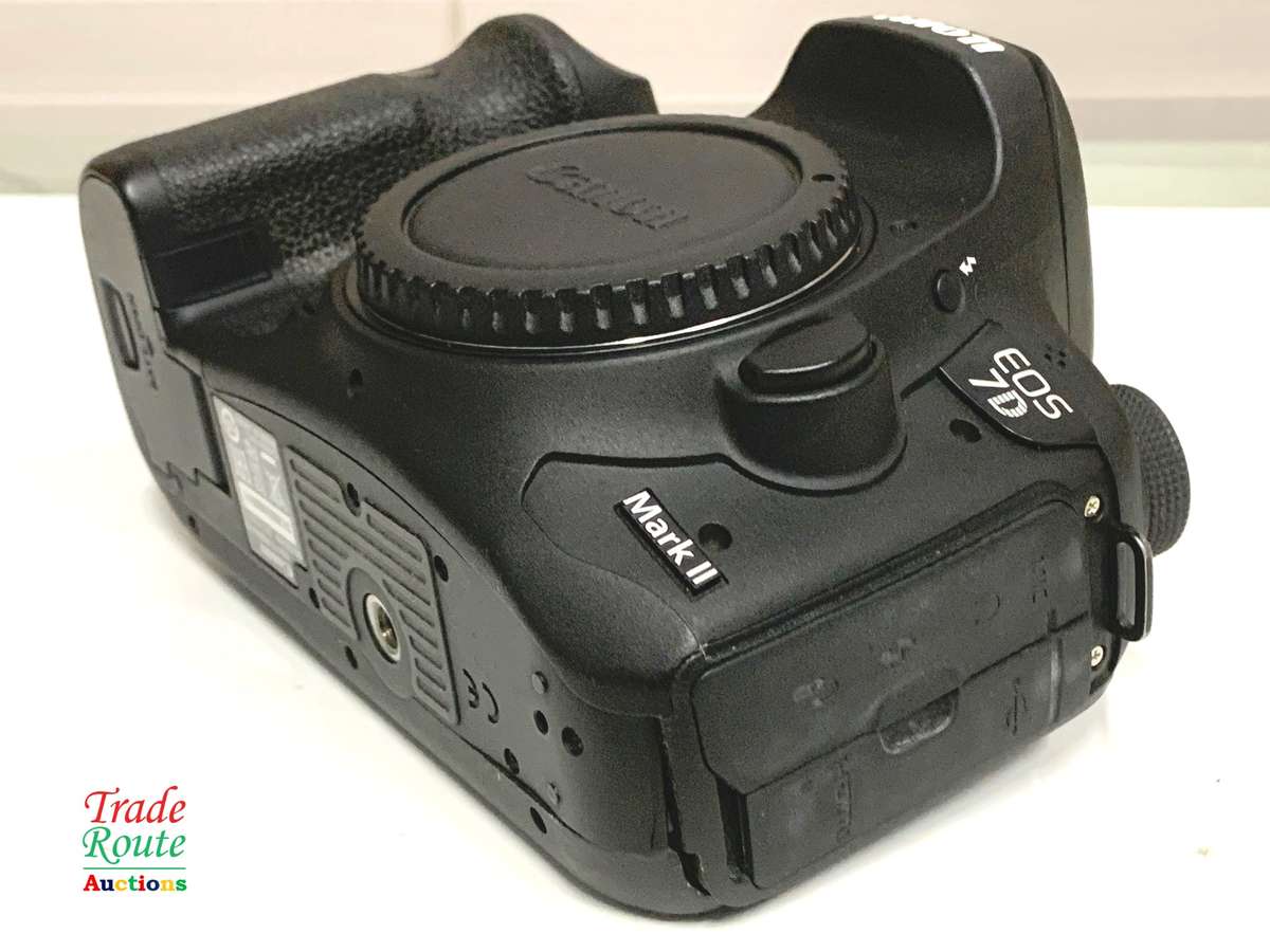 Canon EOS 7D Mark II DSLR Camera (Body only) 20.2 MP