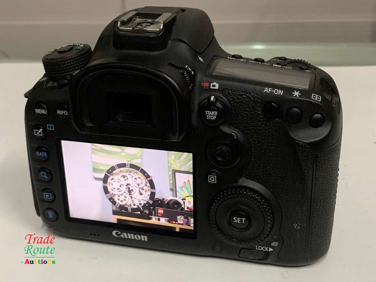 Canon EOS 7D Mark II DSLR Camera (Body only) 20.2 MP