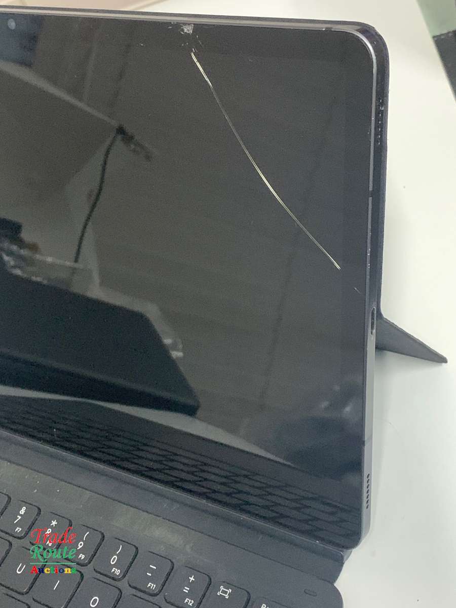 Galaxy Tab S8 SM-X706B 256GB 11-inch 5G Tablet - chipped corner