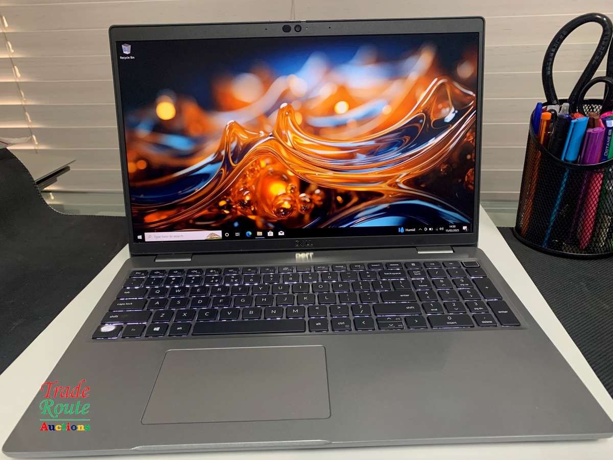 DELL LATITUDE 5520 15.6"FHD Laptop | 11th Gen Core i7-1185G7 | 16GB RAM | 512GB SSD Keys Faded