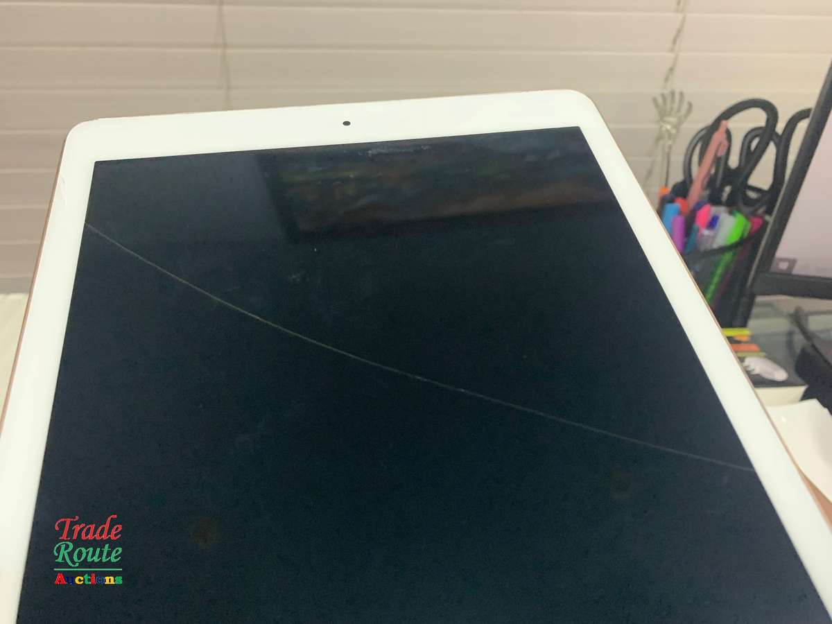 Apple iPad 6th Gen WiFi + Cellular 128GB | Rose Gold | A1954 - outer glass cracked