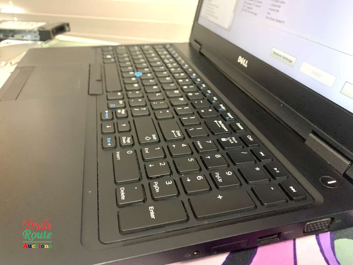 Dell Precision 3520 15.6" LAPTOP | Intel Core i7 7700HQ 2.8GHz  | 16GB RAM | 512GB SSD - Low Battery