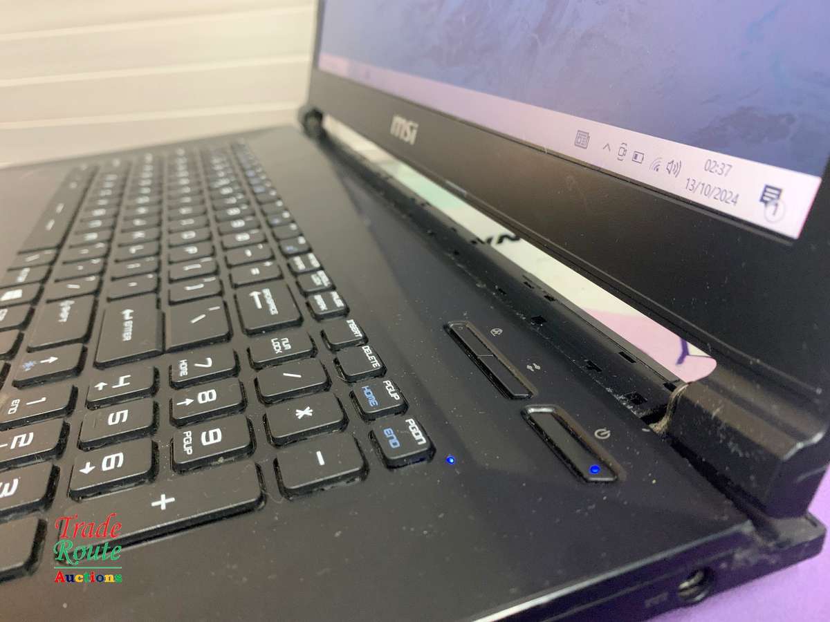 MSI CR72 6M 17.3 Inch i7 Gaming Laptop