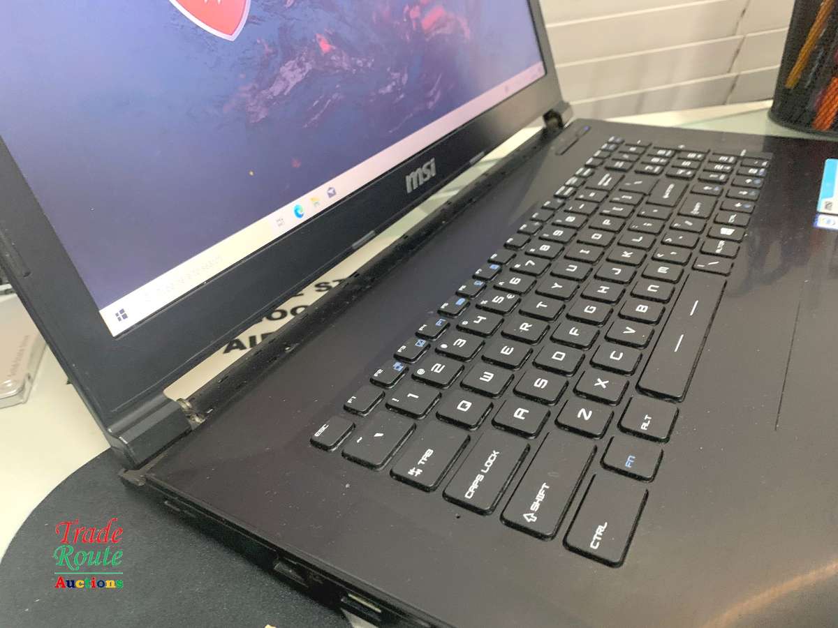 MSI CR72 6M 17.3 Inch i7 Gaming Laptop